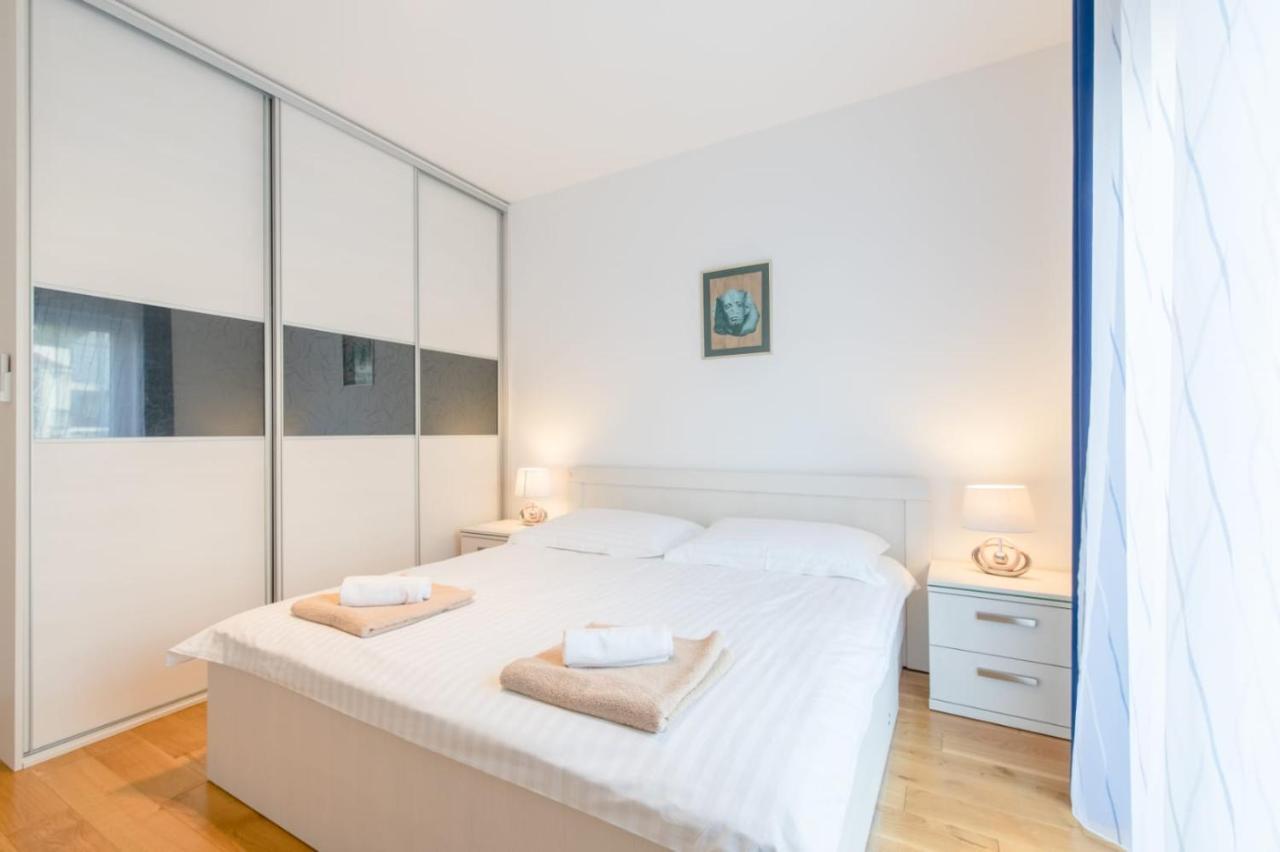 Apartmani Krilo โปดสตรานา ภายนอก รูปภาพ